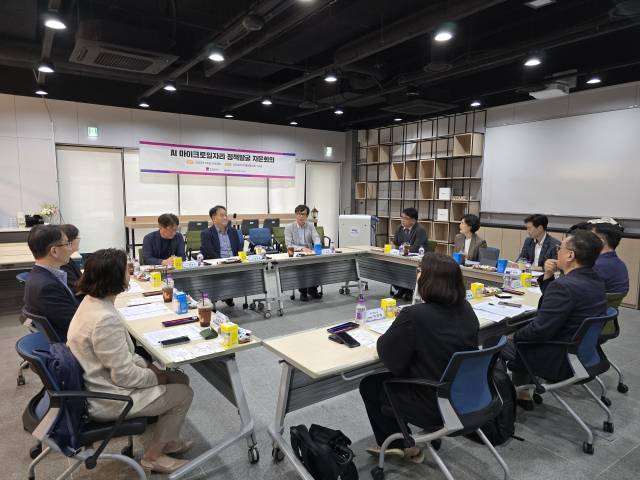 부산시와 비스텝이 원격근무가 가능한 AI 마이크로 일자리 발굴 프로젝트를 진행하고 있다. 지난 6월 24일 열린 자문회의 모습. 비스텝 제공