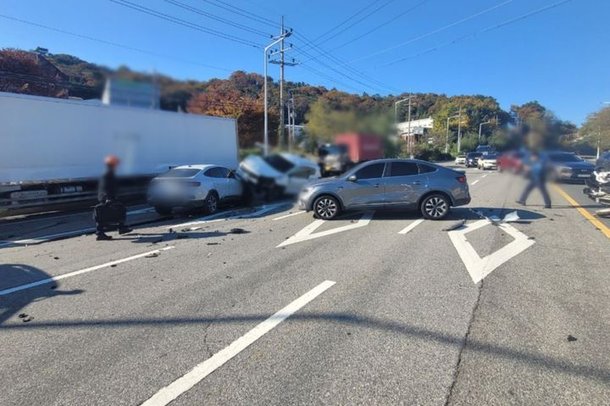 부산 기장군서 4중 추돌사고…1명 경상