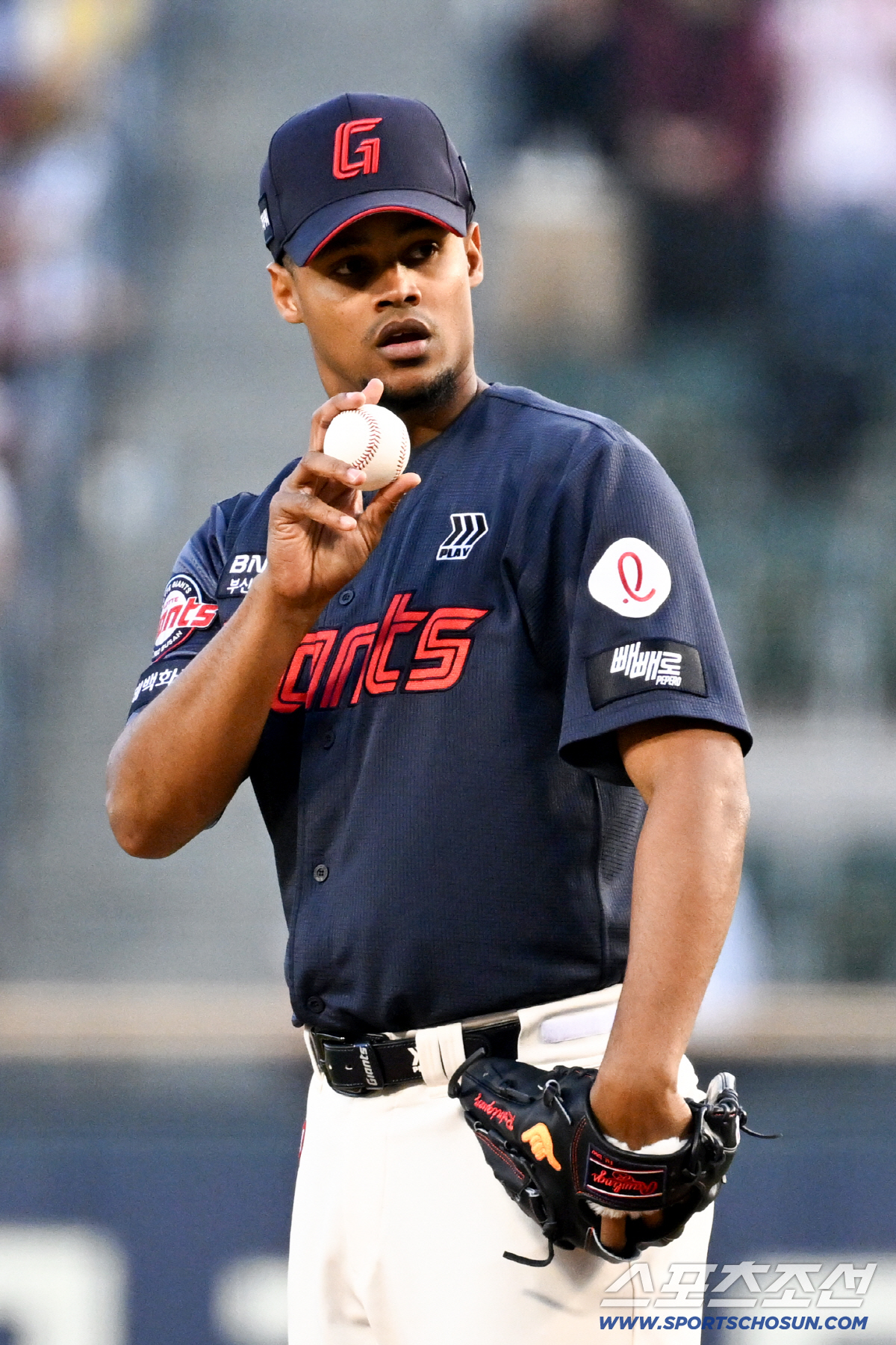 16일 잠실구장에서 열린 LG와 롯데의 경기. 롯데 로드리게스가 숨을 고르고 있다. 잠실=박재만 기자 pjm@sportschosun.com/2026.04.16/