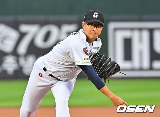 [OSEN=부산, 이석우 기자]  23일 부산 사직야구장에서 2026 신한 SOL KBO 리그 롯데 자이언츠와 NC 다이노스의 경기가 열렸다. 홈팀 롯데는 박세웅이, 방문팀 NC는 라일리가 선발 출전했다.롯데 자이언츠 선발 투수 박세웅이 역투하고 있다. 2026.06.23 / foto0307@osen.co.kr