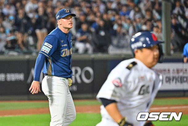 [OSEN=부산, 이석우 기자]  23일 부산 사직야구장에서 2026 신한 SOL KBO 리그 롯데 자이언츠와 NC 다이노스의 경기가 열렸다. 홈팀 롯데는 박세웅이, 방문팀 NC는 라일리가 선발 출전했다.NC 다이노스 라일리가 6회말 2사 3루 롯데 자이언츠 한동희를 3루수 땅볼로 잡고 있다. 2026.06.23 / foto0307@osen.co.kr